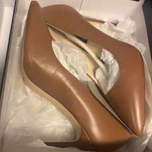 Sz 7 Nine West Camel Pumps - New never worn!!! 👠🥰